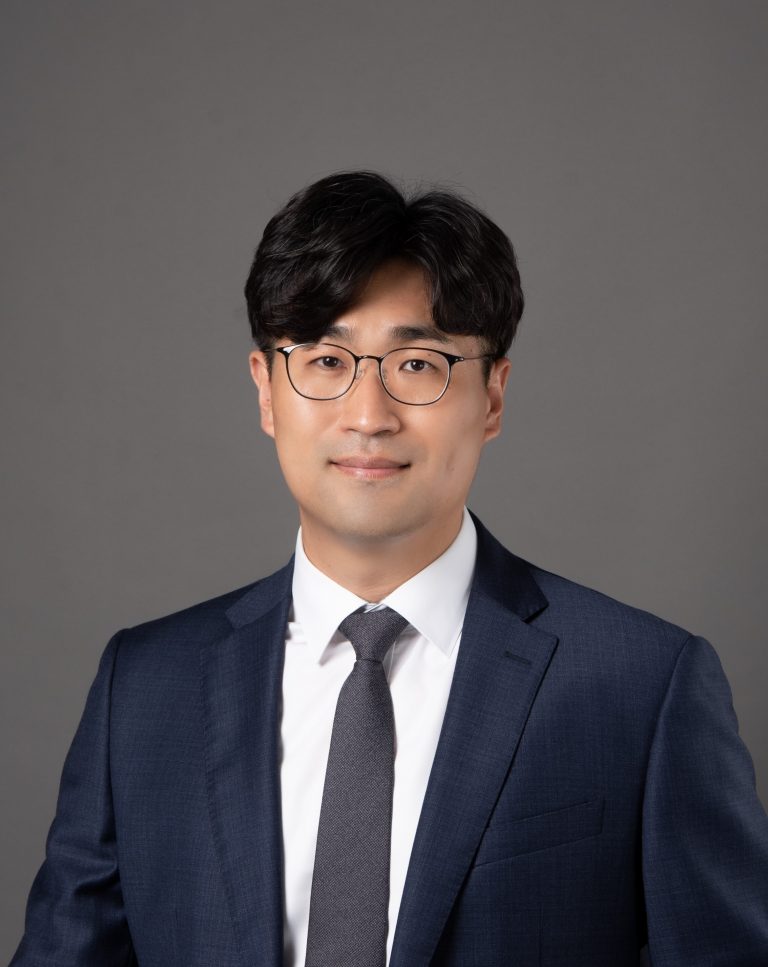 JEONG WOOK LEE